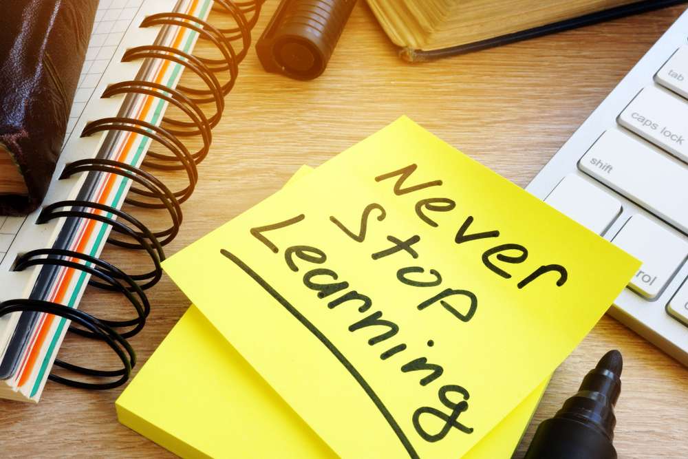 A sticky note with Never Stop Learning written on it.
